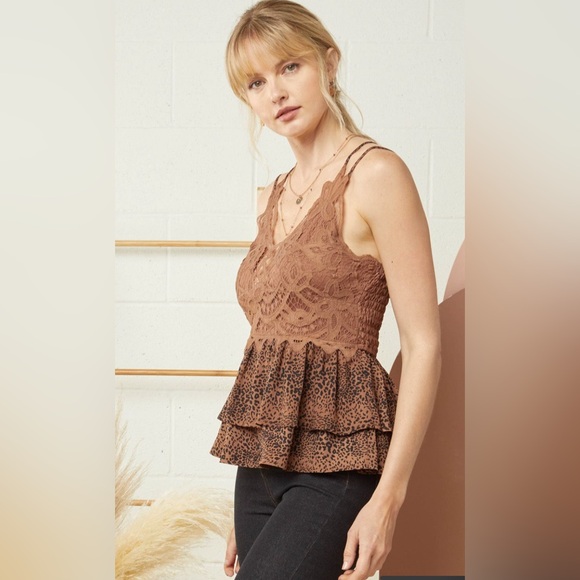 NWT Entro Leopard Print Lace Low-Cut Top, featuring tiered peplum detail. - Picture 2 of 5